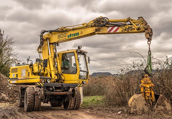 工程机械的维护与保养:挖掘机与推土机的比较
